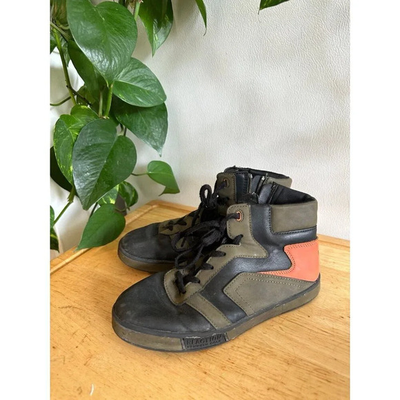 Kenneth Cole Reaction kid’s size 4/2.5 sneakers - Picture 1 of 8